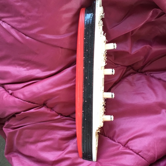 A titanic ship toy - Picture 1 of 4